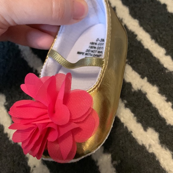 NEW! Laura Ashley: OH so cute pair of baby shoes 0-3 months - Picture 3 of 4